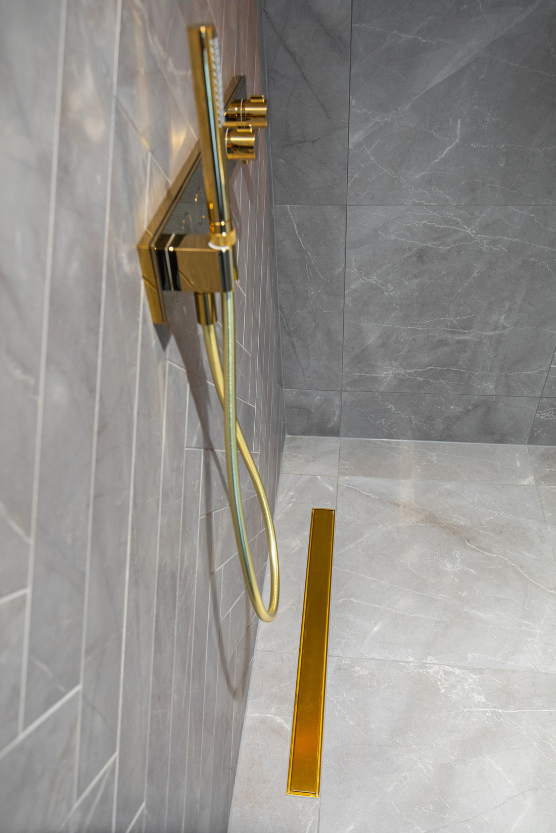 Showroom Plieger Arnhem 2021 ACO ShowerDrain C Colours Gold 9