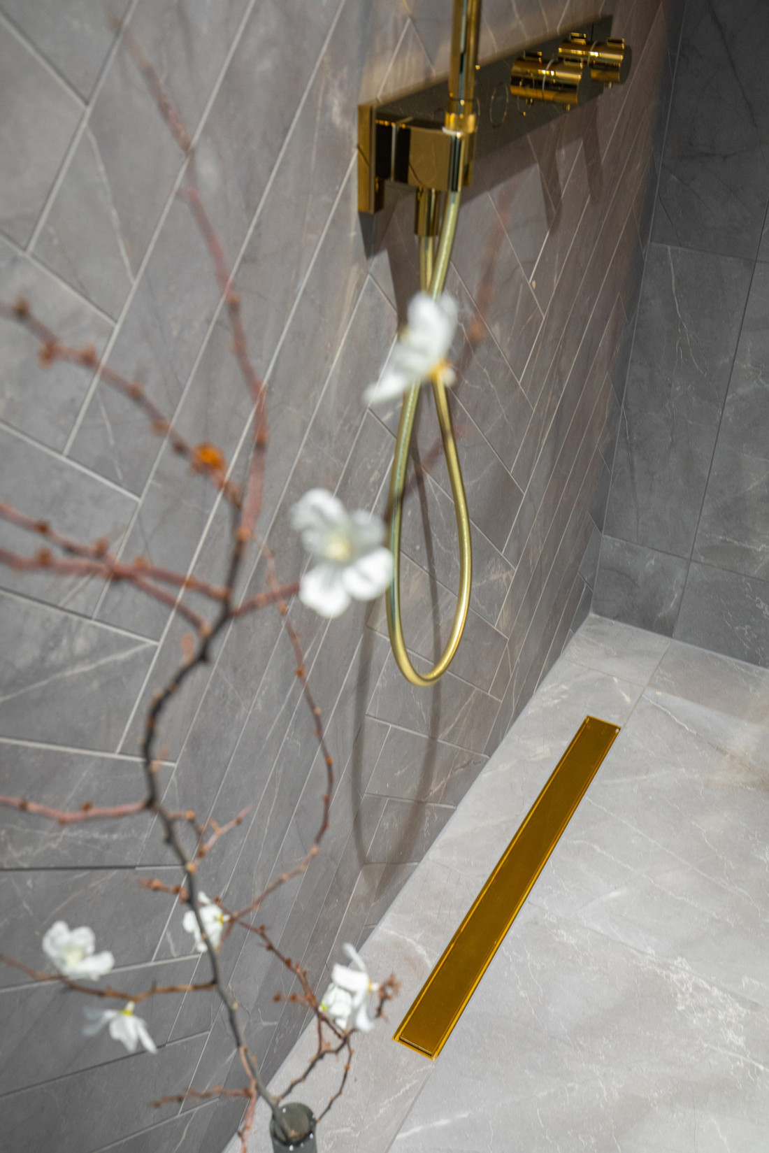 Showroom Plieger Arnhem 2021 ACO ShowerDrain C Colours Gold 4